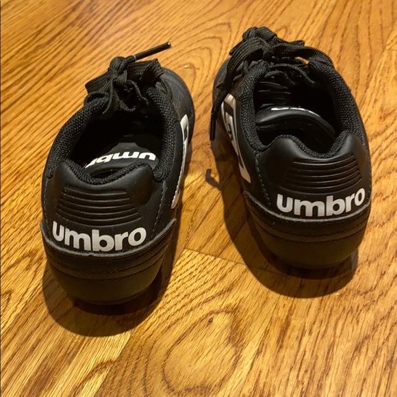 Like -new!!! Excellent condition cleats.  Worn 1x - Picture 4 of 7